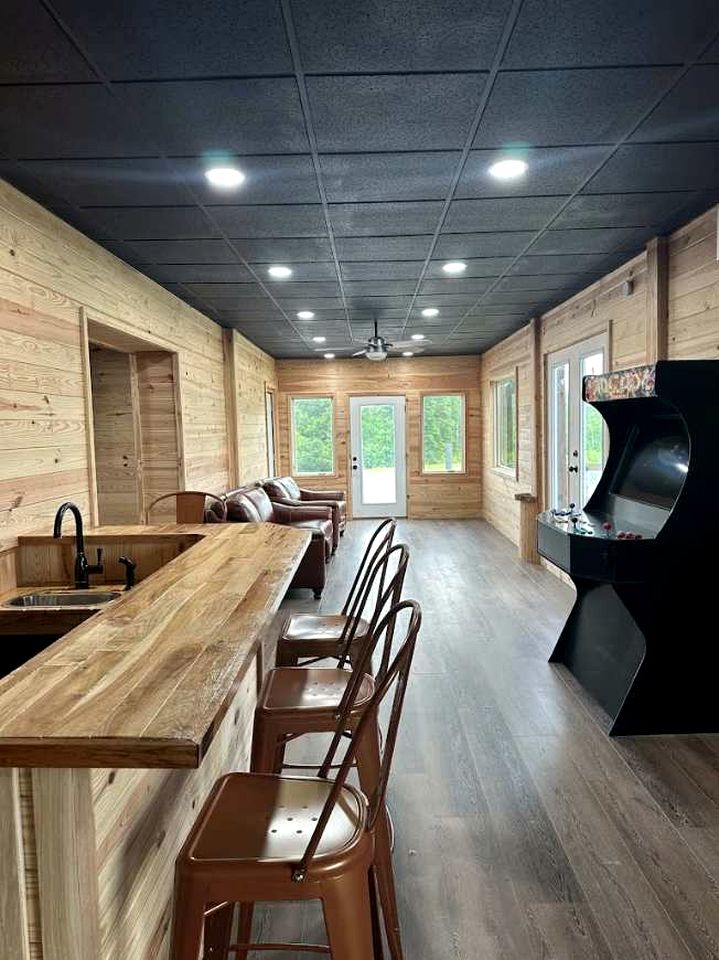 Spacious Luxury Log Cabin with Game Room & Panoramic Mountain Views near Pigeon Forge, Tennessee