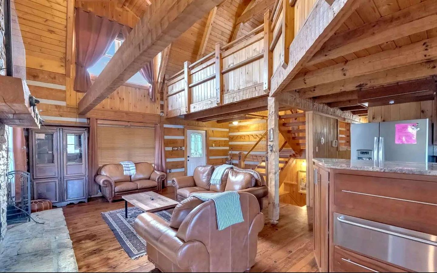 Spacious Luxury Log Cabin with Game Room & Panoramic Mountain Views near Pigeon Forge, Tennessee