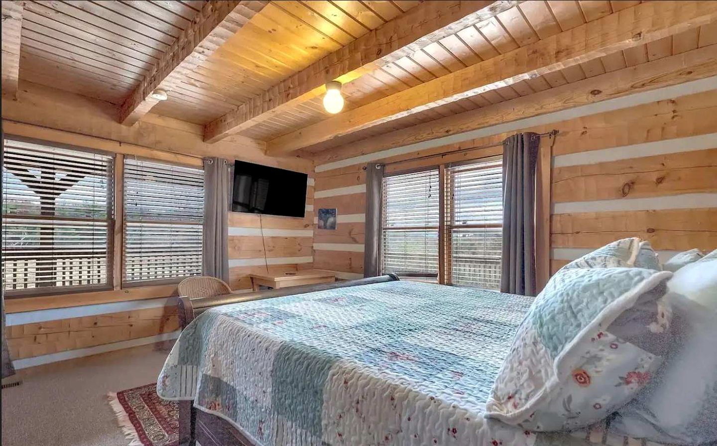 Spacious Luxury Log Cabin with Game Room & Panoramic Mountain Views near Pigeon Forge, Tennessee