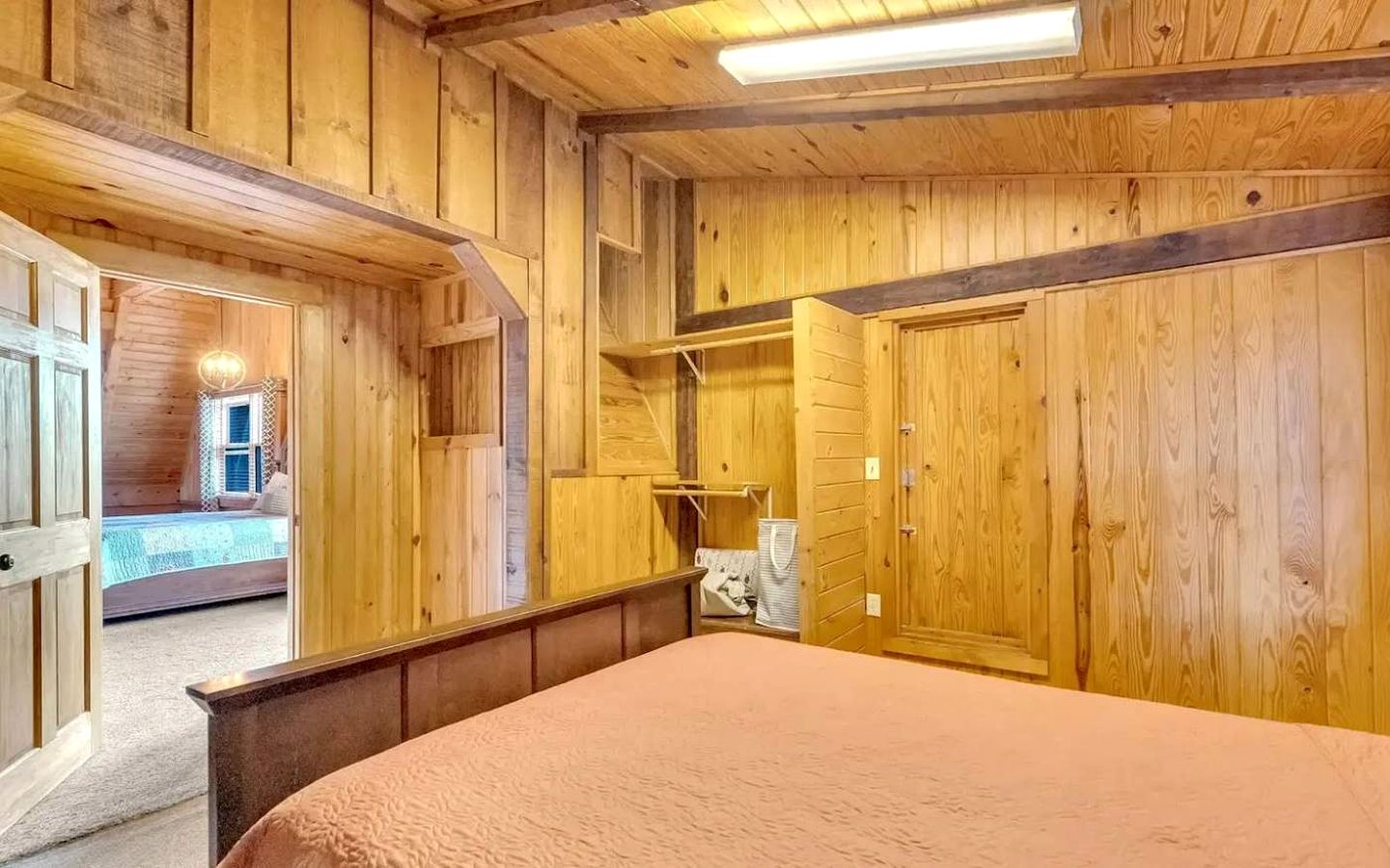 Spacious Luxury Log Cabin with Game Room & Panoramic Mountain Views near Pigeon Forge, Tennessee
