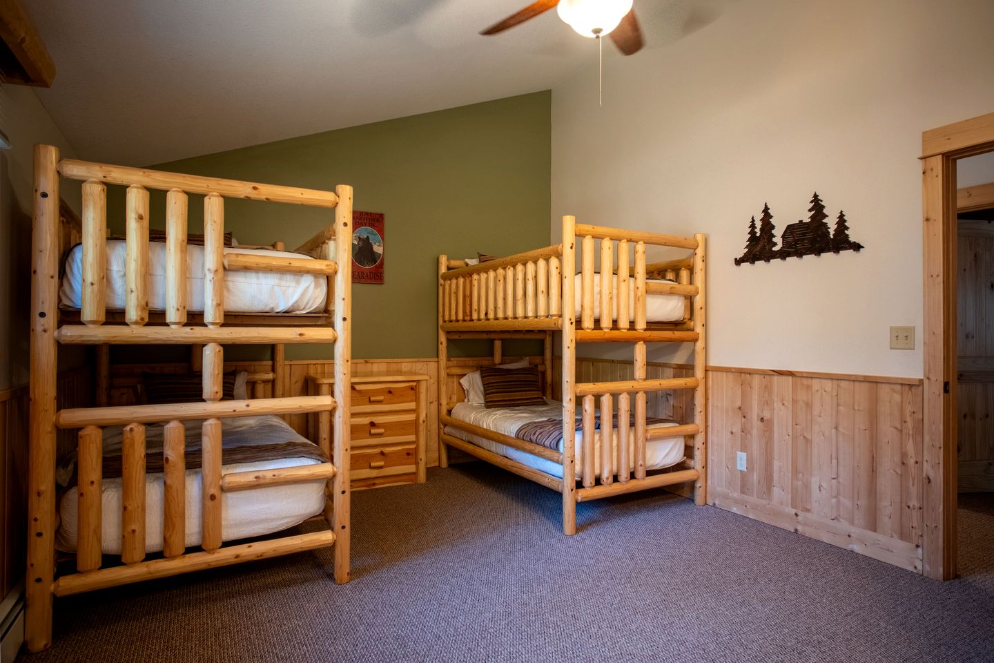 Spacious Luxury Log Cabin with Stone Fireplace & Screened Porch Near Superior National Forest, Babbitt MN