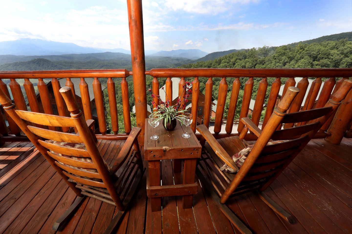 Stunning Luxury Log Cabin with Game Room and Hot-tub in Sevierville, Tennessee