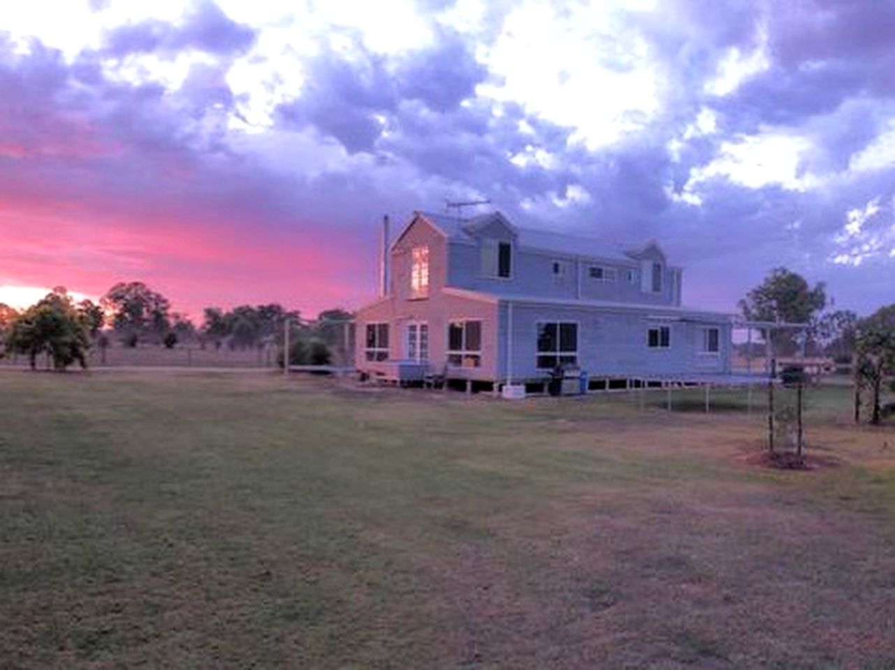 Spacious Oxley Accommodation for a Fun-Filled Farm Stay, Victoria