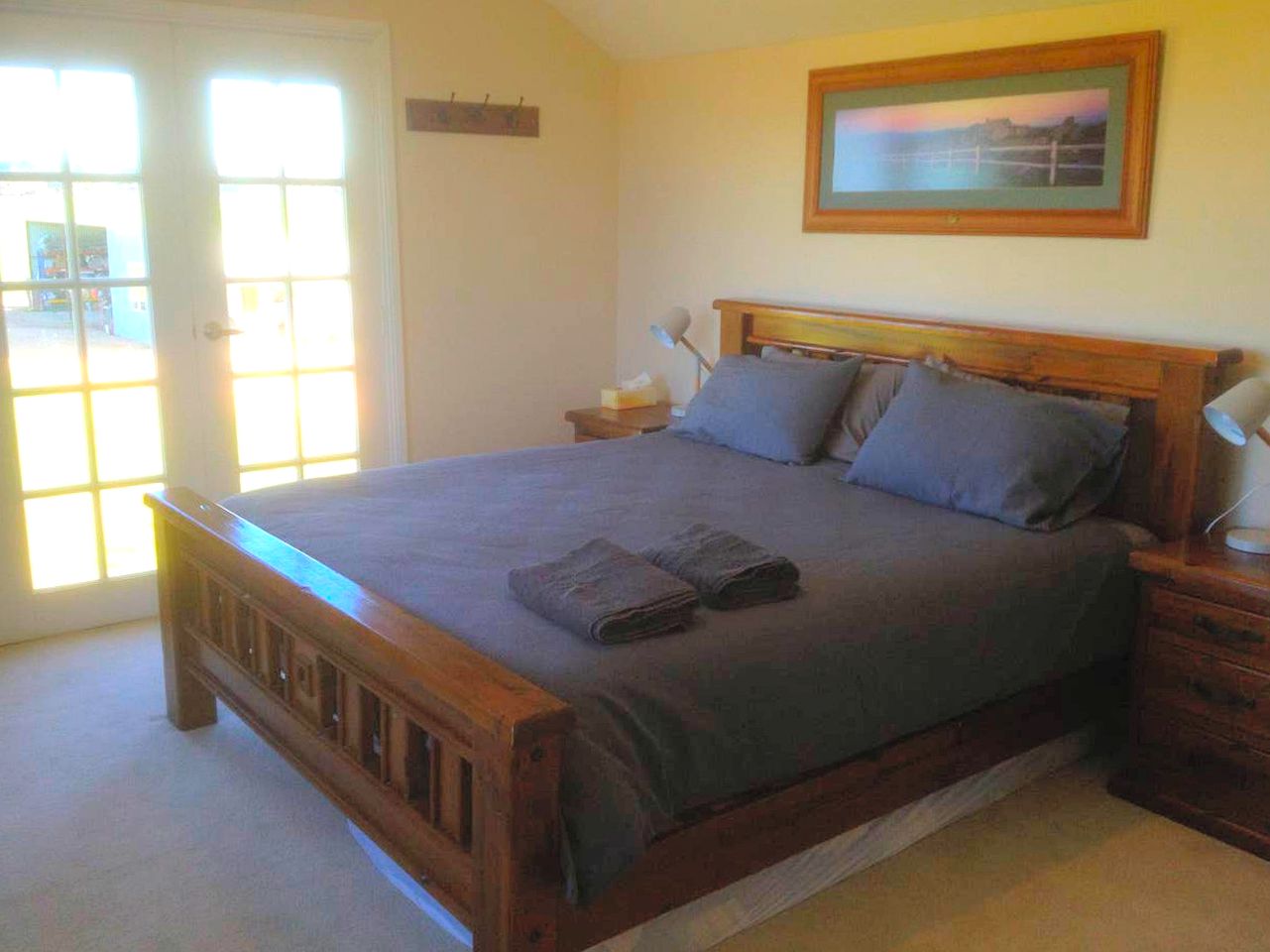 Spacious Oxley Accommodation for a Fun-Filled Farm Stay, Victoria