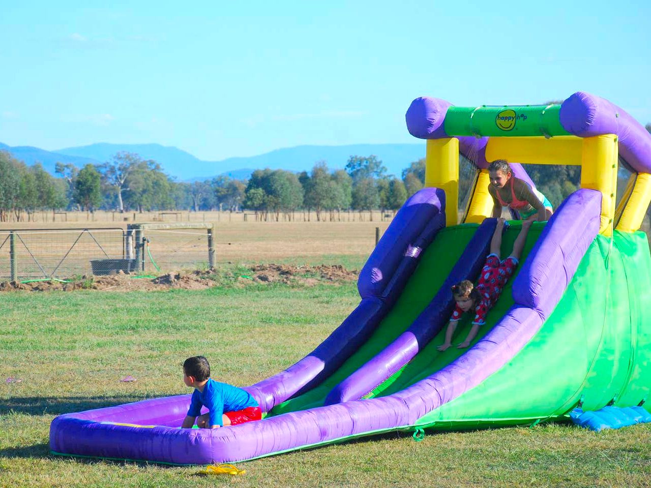 Spacious Oxley Accommodation for a Fun-Filled Farm Stay, Victoria