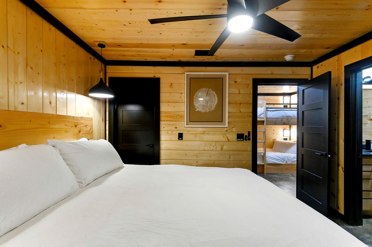 Spacious Modern Cabin with Basketball Court and Sauna in Broken Bow, Oklahoma