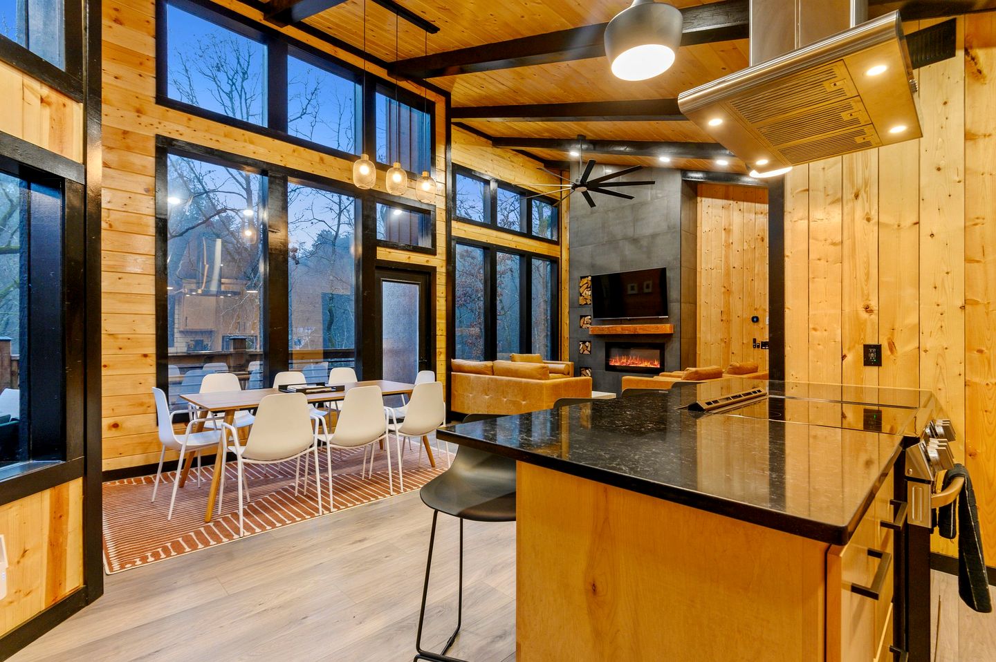Spacious Modern Cabin with Basketball Court and Sauna in Broken Bow, Oklahoma