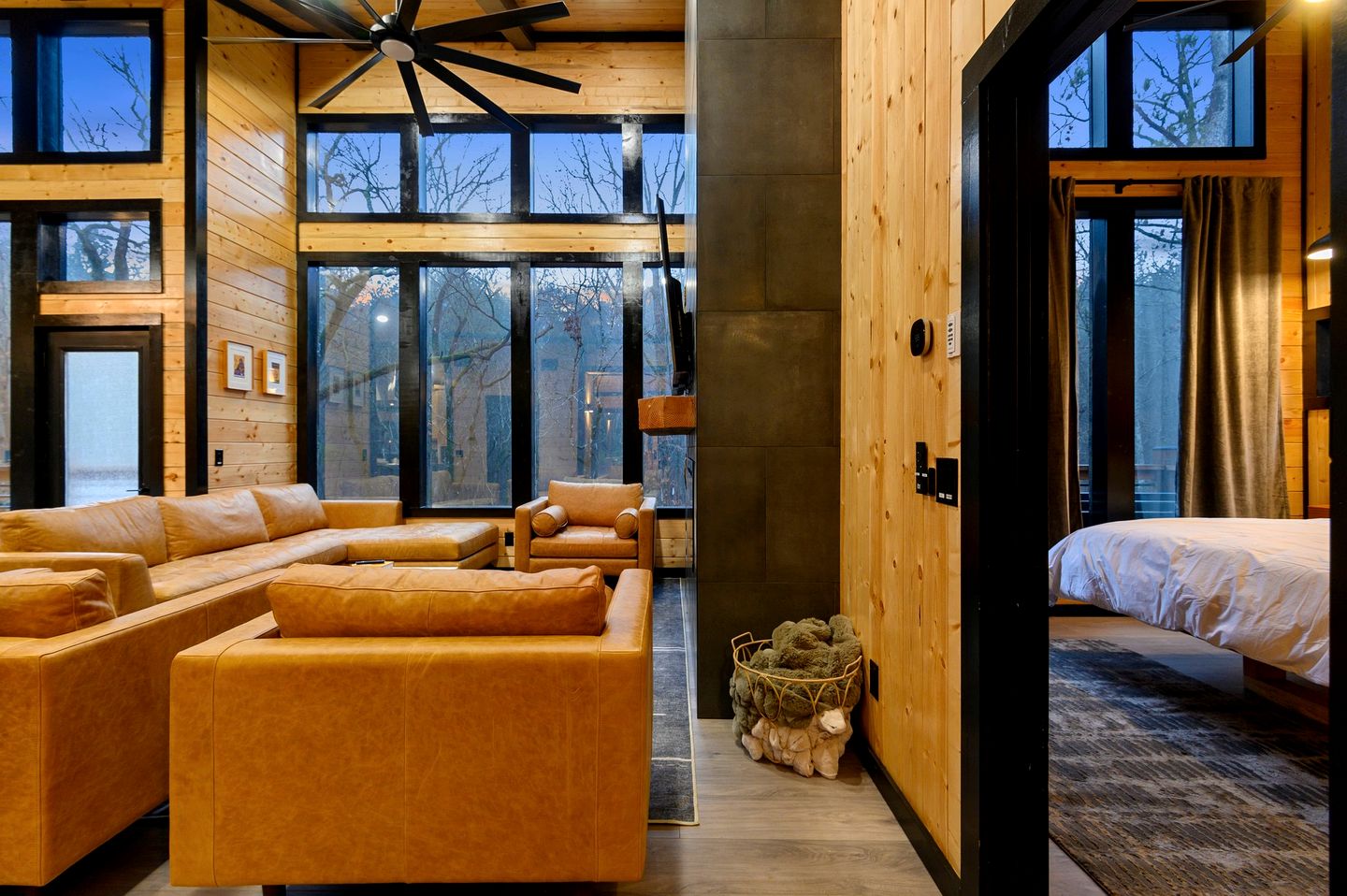 Spacious Modern Cabin with Basketball Court and Sauna in Broken Bow, Oklahoma