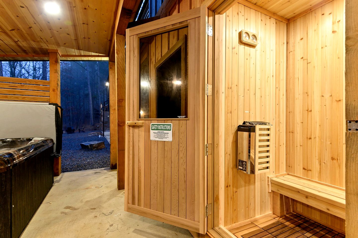 Spacious Modern Cabin with Basketball Court and Sauna in Broken Bow, Oklahoma