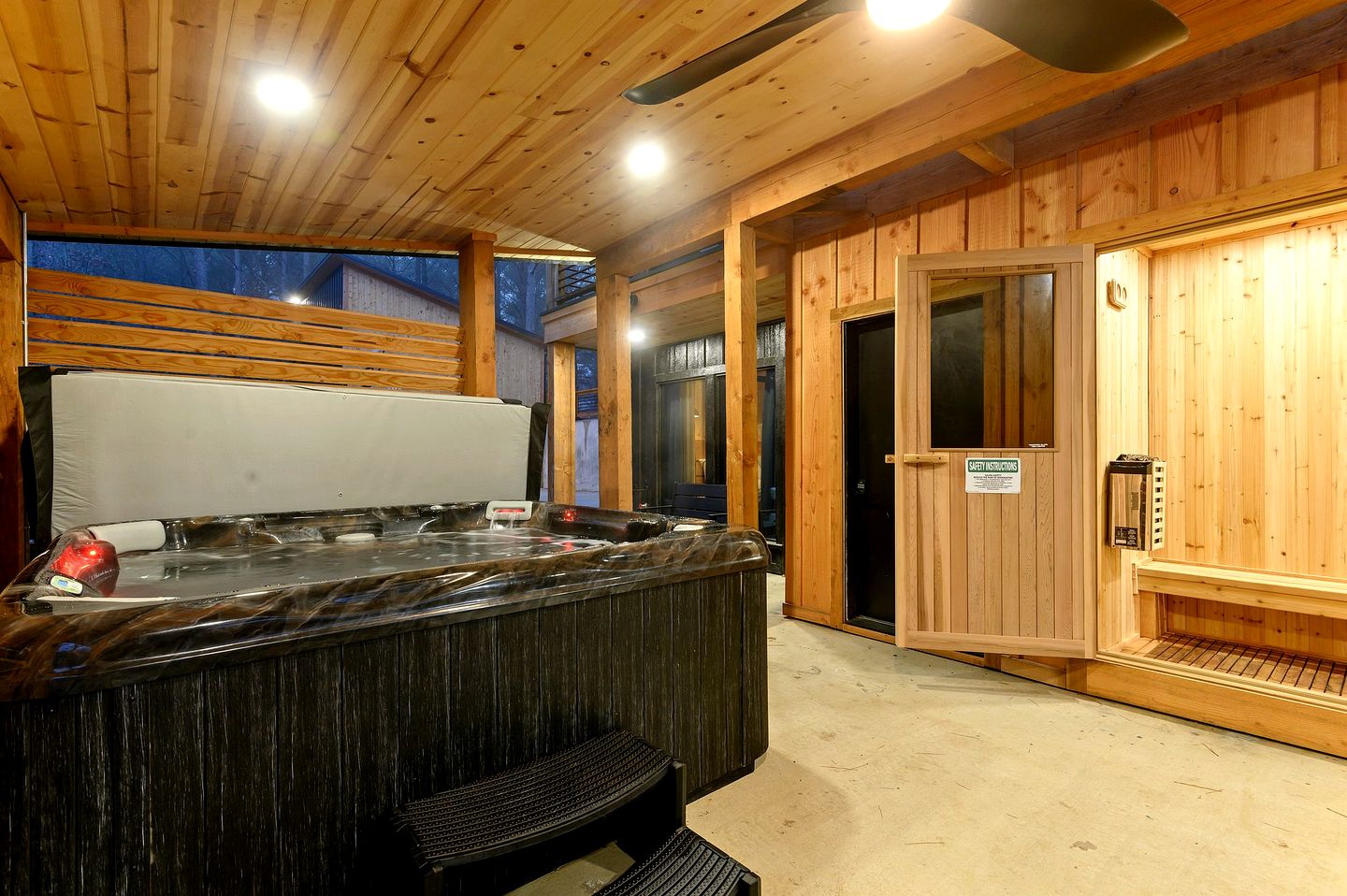 Spacious Modern Cabin with Basketball Court and Sauna in Broken Bow, Oklahoma