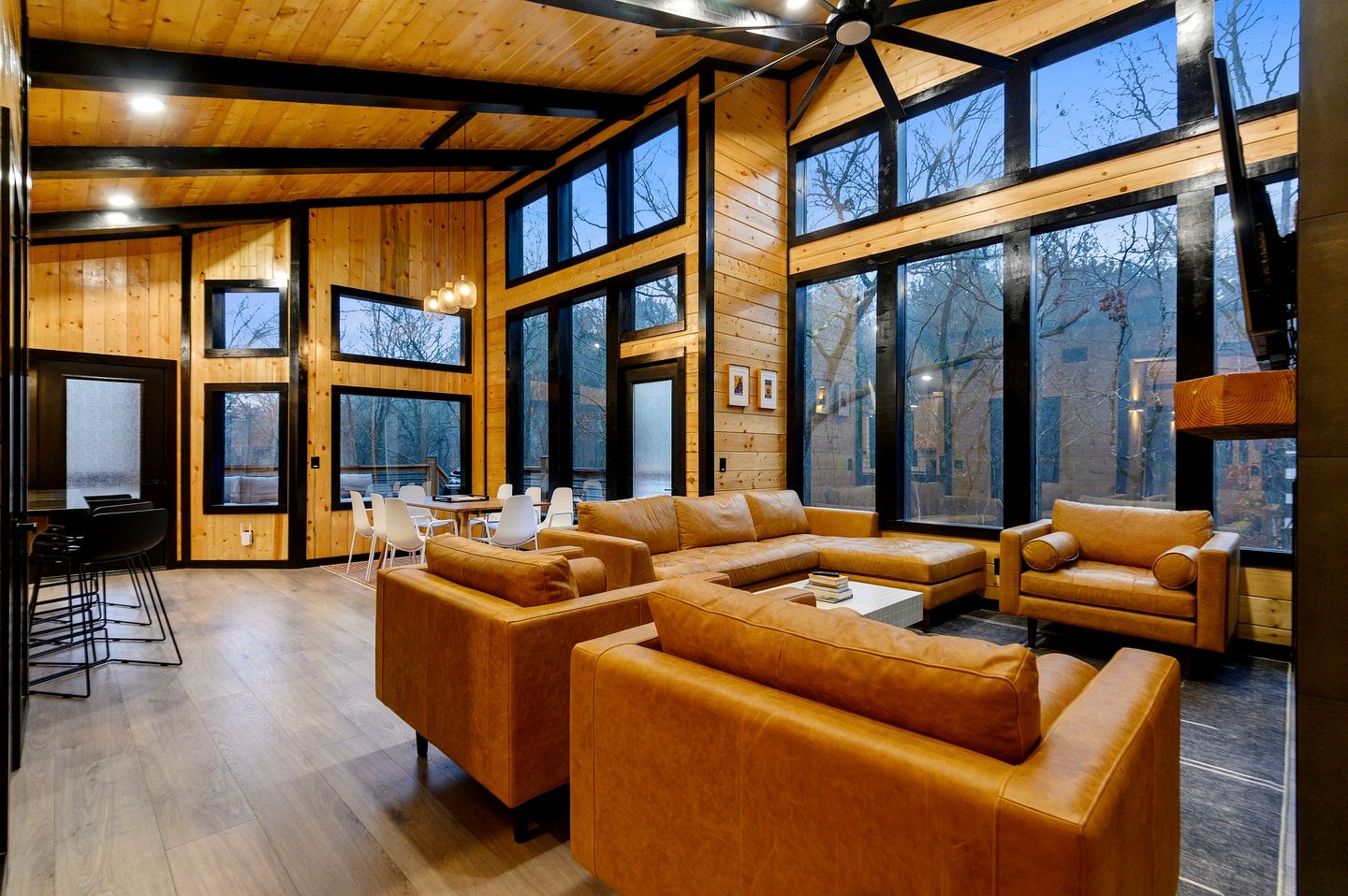 Spacious Modern Cabin with Basketball Court and Sauna in Broken Bow, Oklahoma