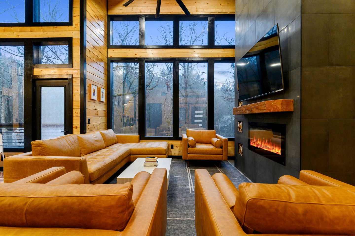 Spacious Modern Cabin with Basketball Court and Sauna in Broken Bow, Oklahoma
