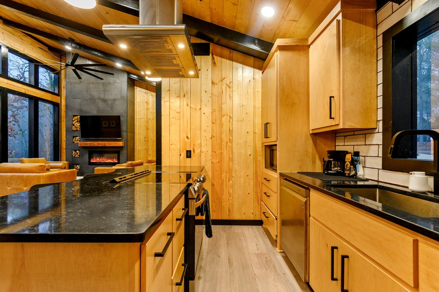Spacious Modern Cabin with Basketball Court and Sauna in Broken Bow, Oklahoma