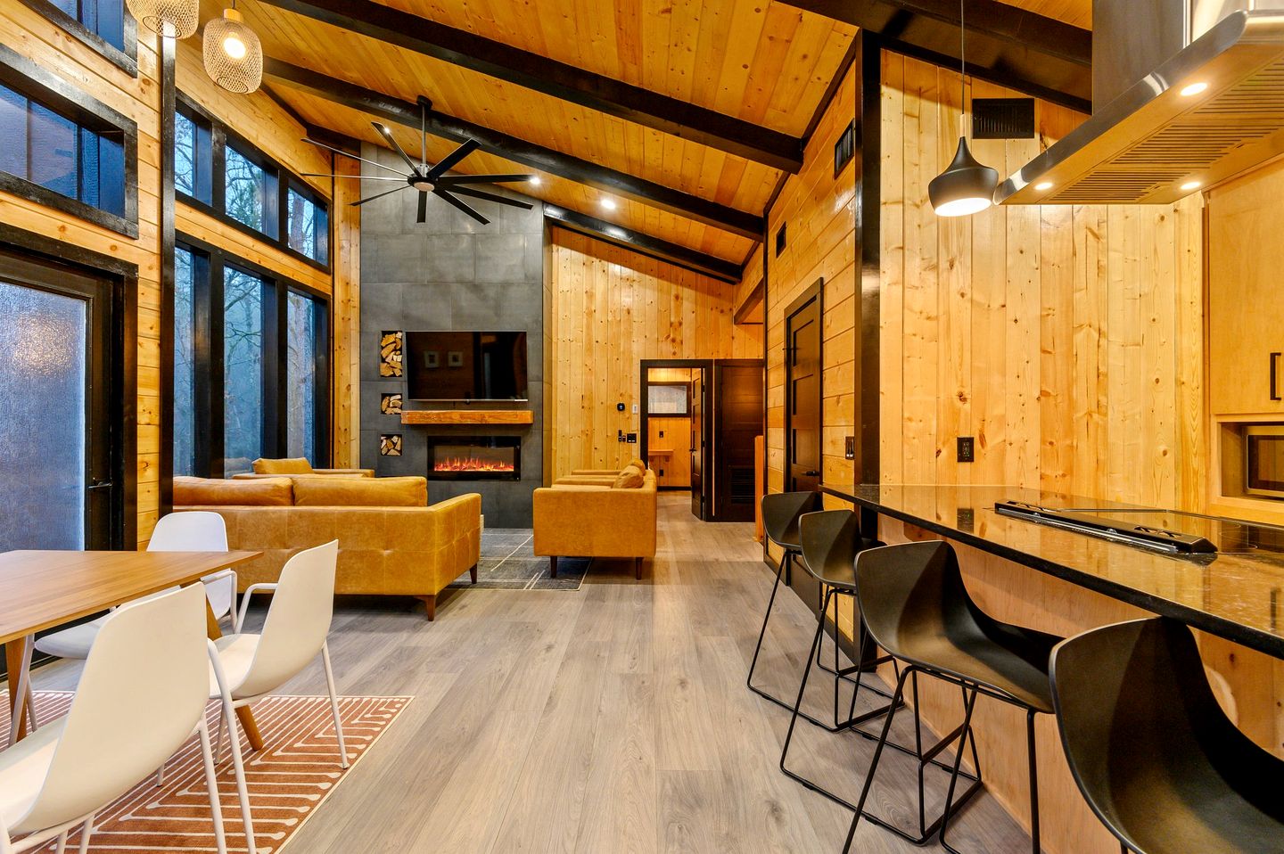 Spacious Modern Cabin with Basketball Court and Sauna in Broken Bow, Oklahoma