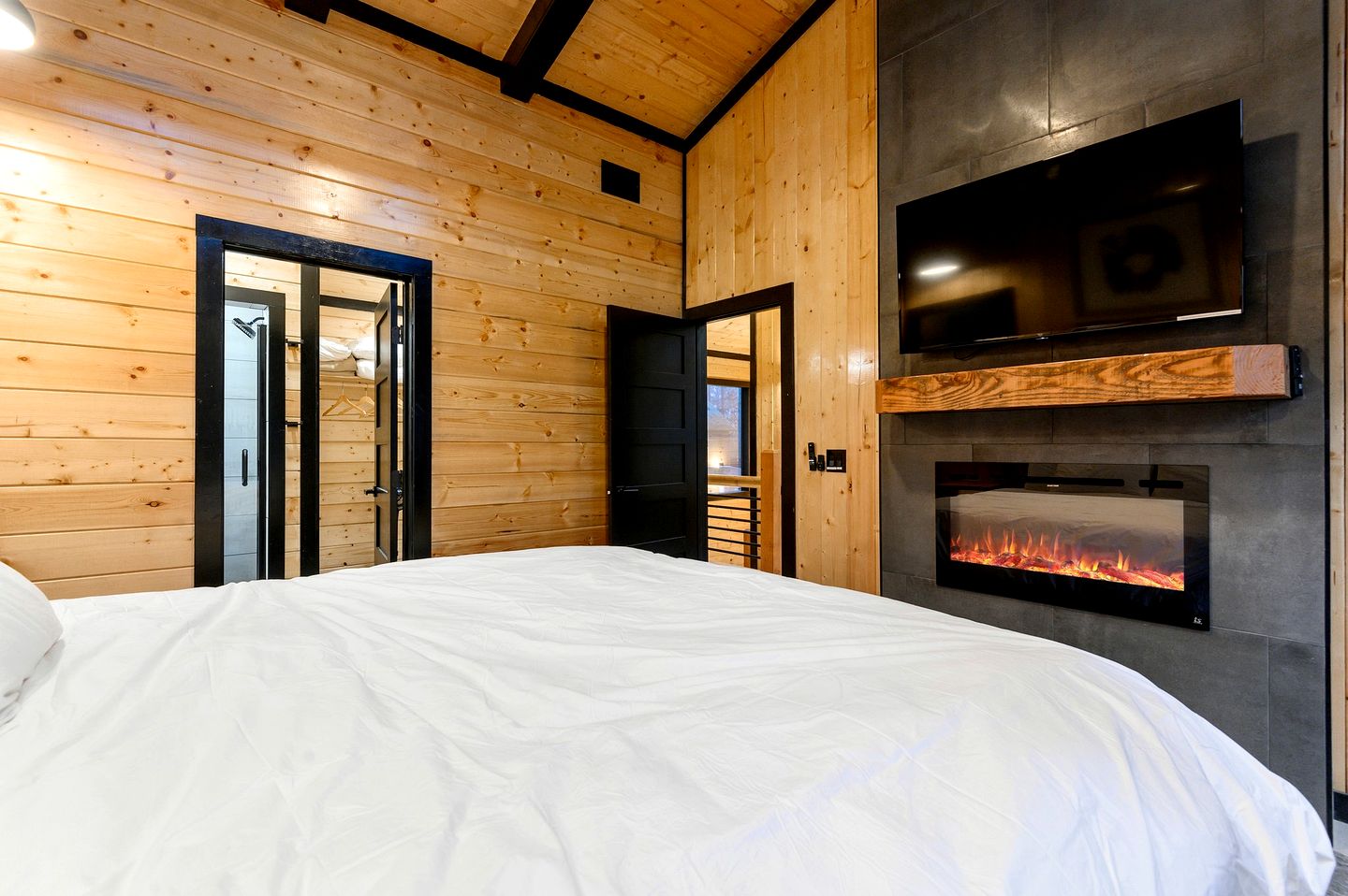 Spacious Modern Cabin with Basketball Court and Sauna in Broken Bow, Oklahoma