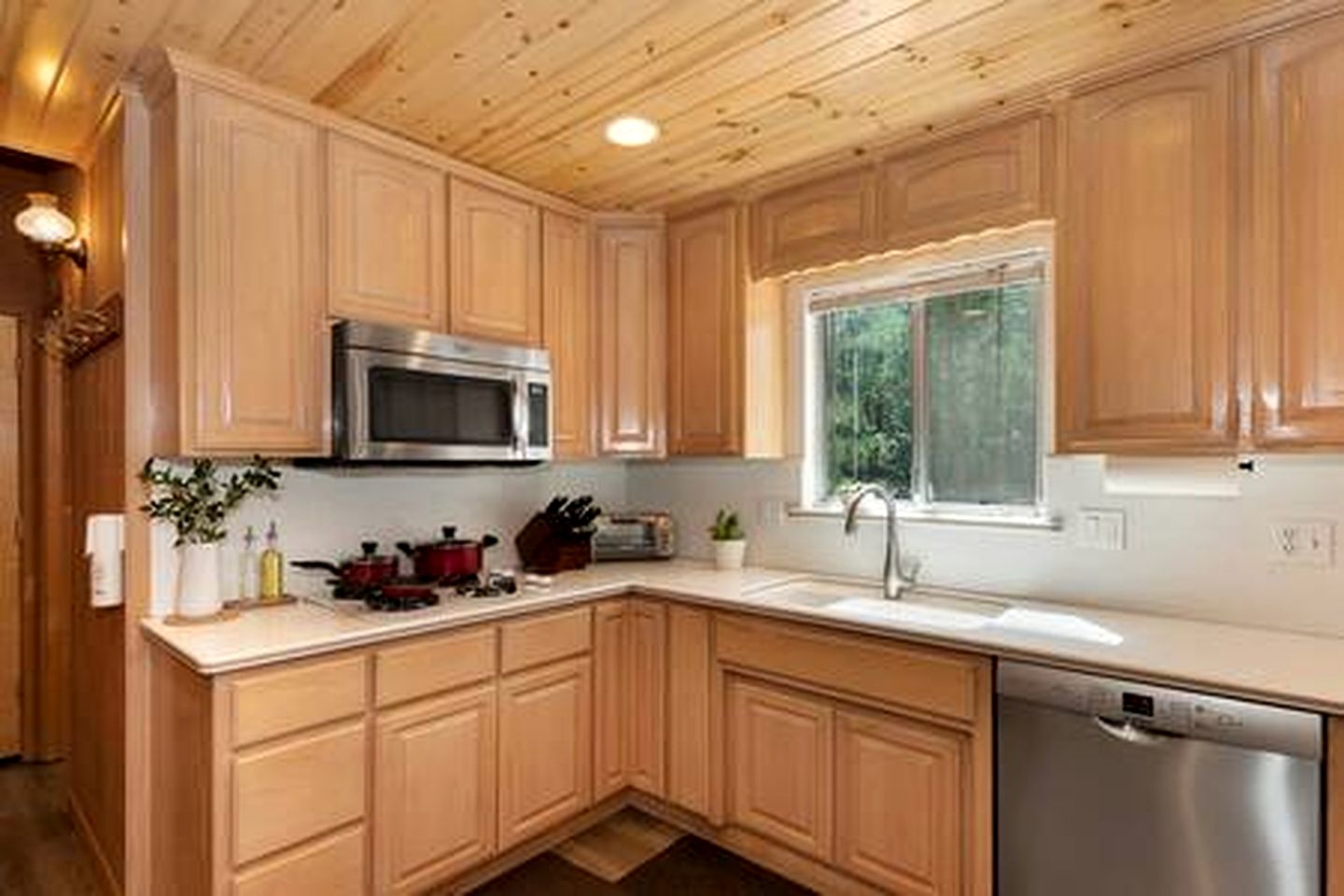 Spacious Modern Cabin Near Big Bear Lake in California
