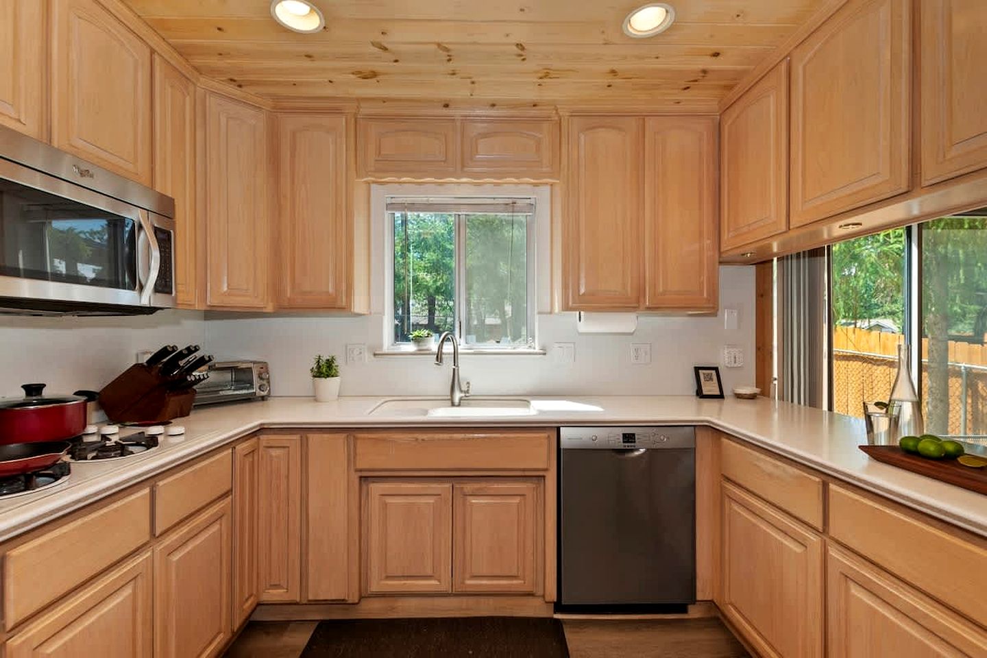 Spacious Modern Cabin Near Big Bear Lake in California