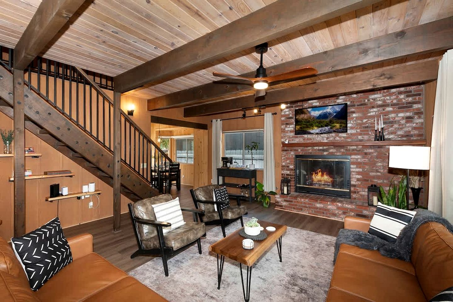 Spacious Modern Cabin Near Big Bear Lake in California