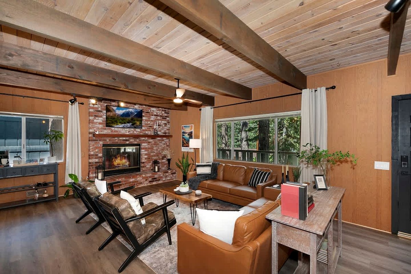 Spacious Modern Cabin Near Big Bear Lake in California