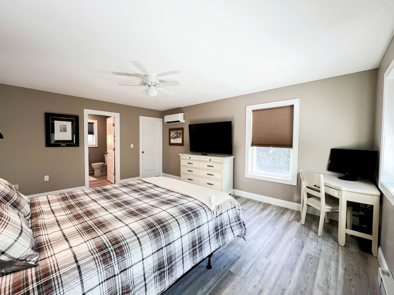 Spacious Modern Cottage with Fire Pit in Bridgton, Maine