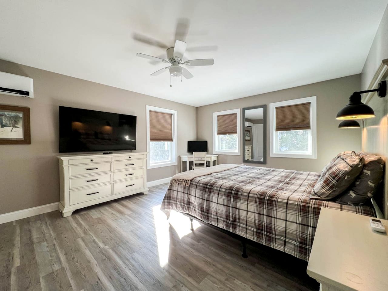 Spacious Modern Cottage with Fire Pit in Bridgton, Maine