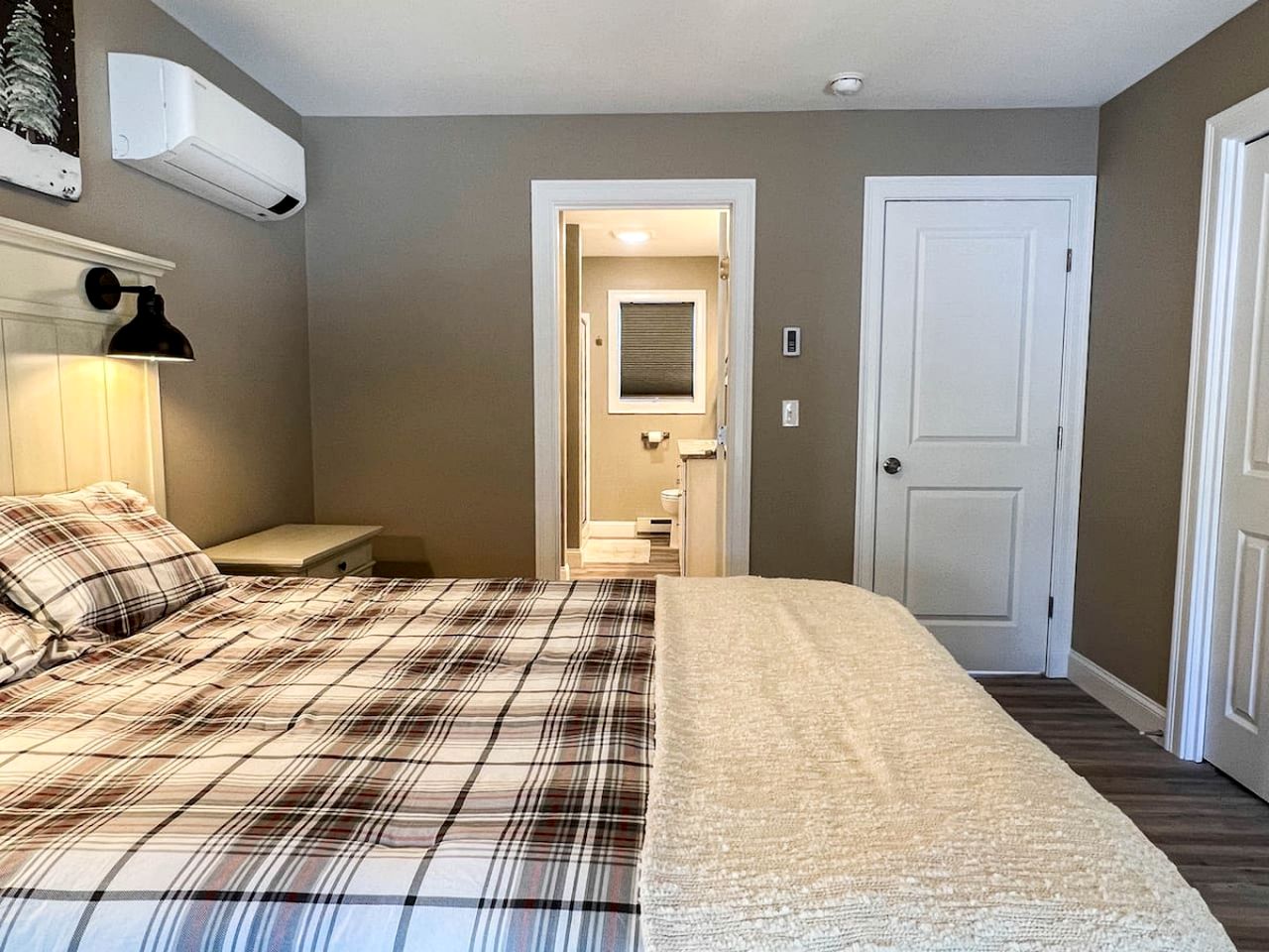 Spacious Modern Cottage with Fire Pit in Bridgton, Maine