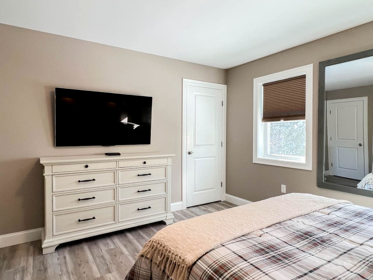 Spacious Modern Cottage with Fire Pit in Bridgton, Maine