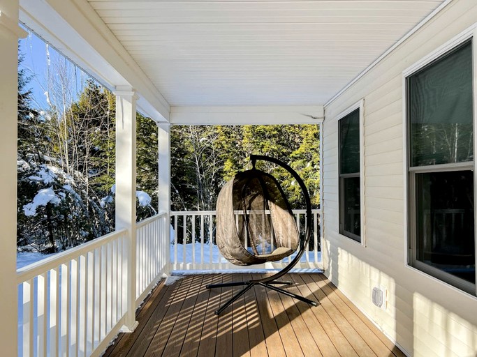Spacious Modern Cottage with Fire Pit in Bridgton, Maine