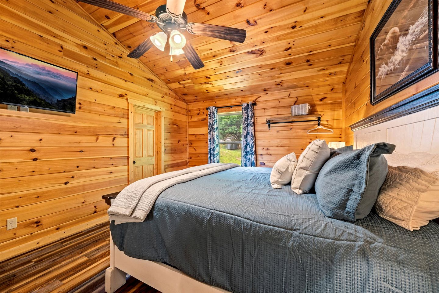 Spacious Mountain Cabin with Hot Tub & Game Room near Downtown Gatlinburg, Tennessee