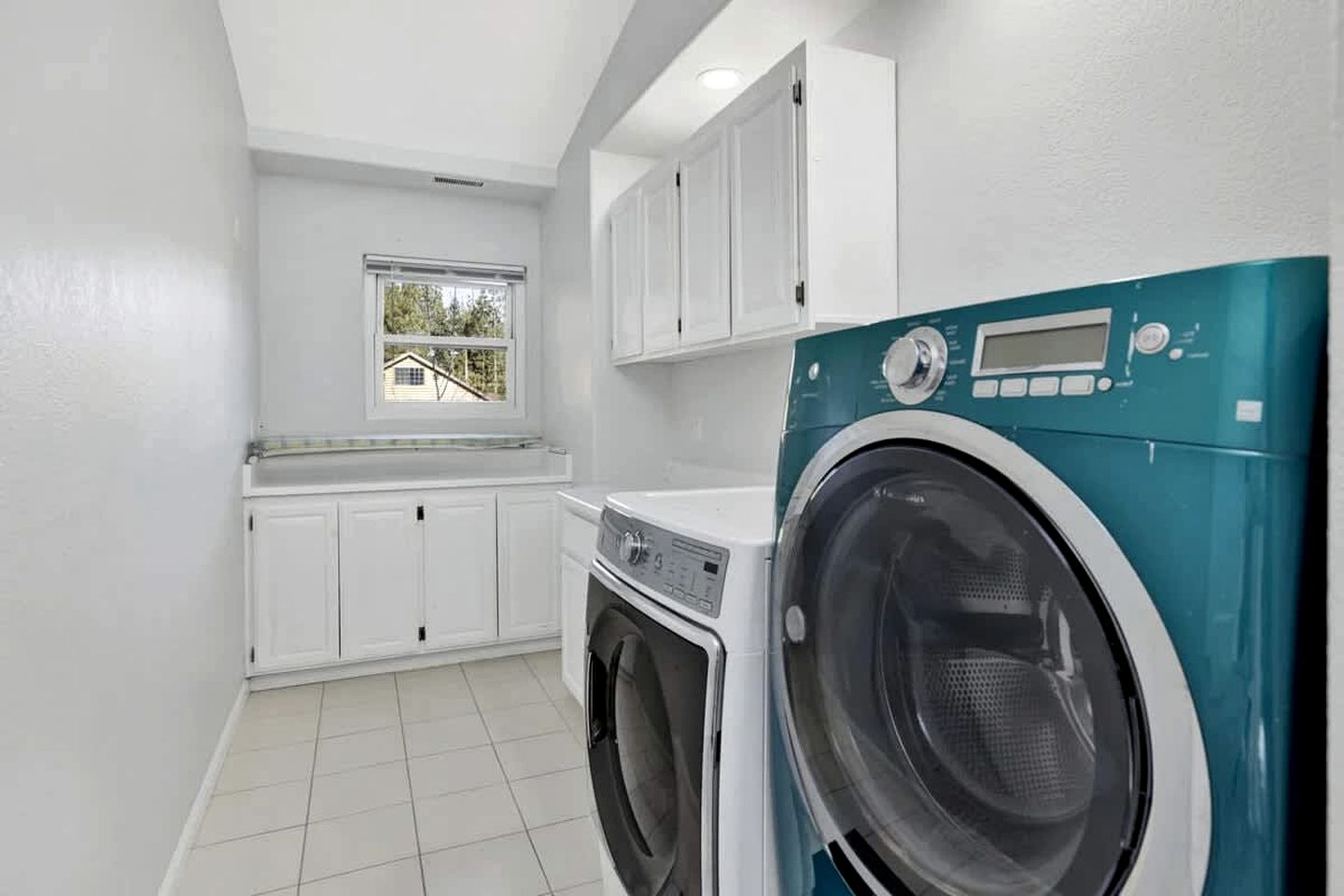 Spacious Mountain Cabin with Hot Tub, Sauna & Play Area Near Big Bear Lake, California