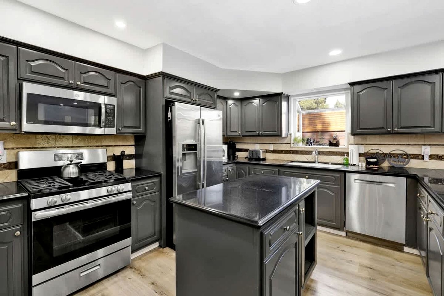 Spacious Mountain Cabin with Hot Tub, Sauna & Play Area Near Big Bear Lake, California