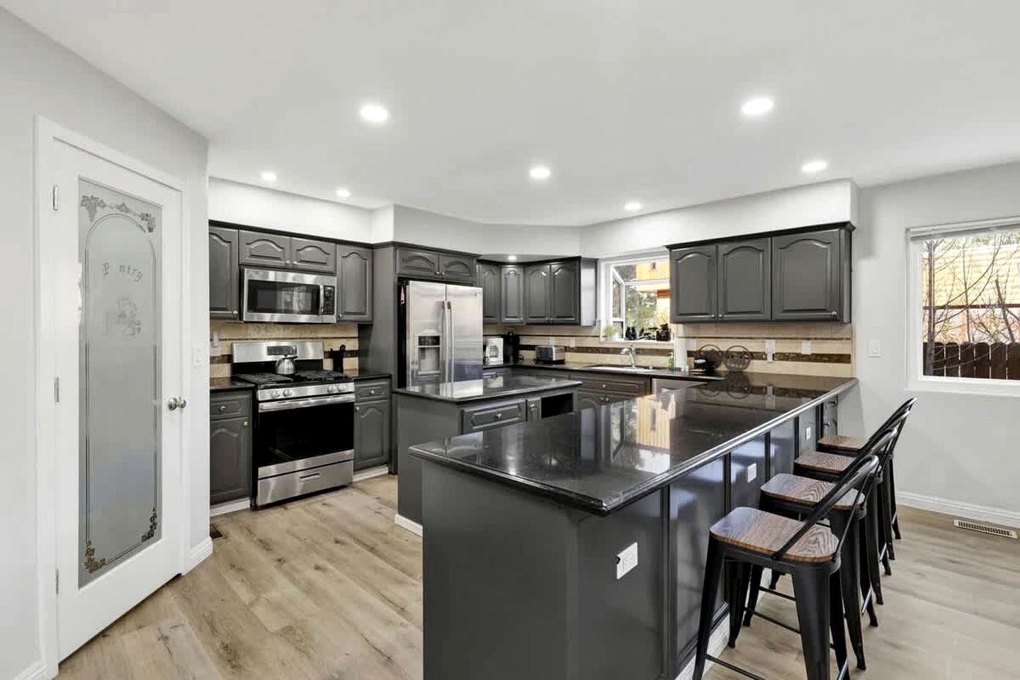 Spacious Mountain Cabin with Hot Tub, Sauna & Play Area Near Big Bear Lake, California