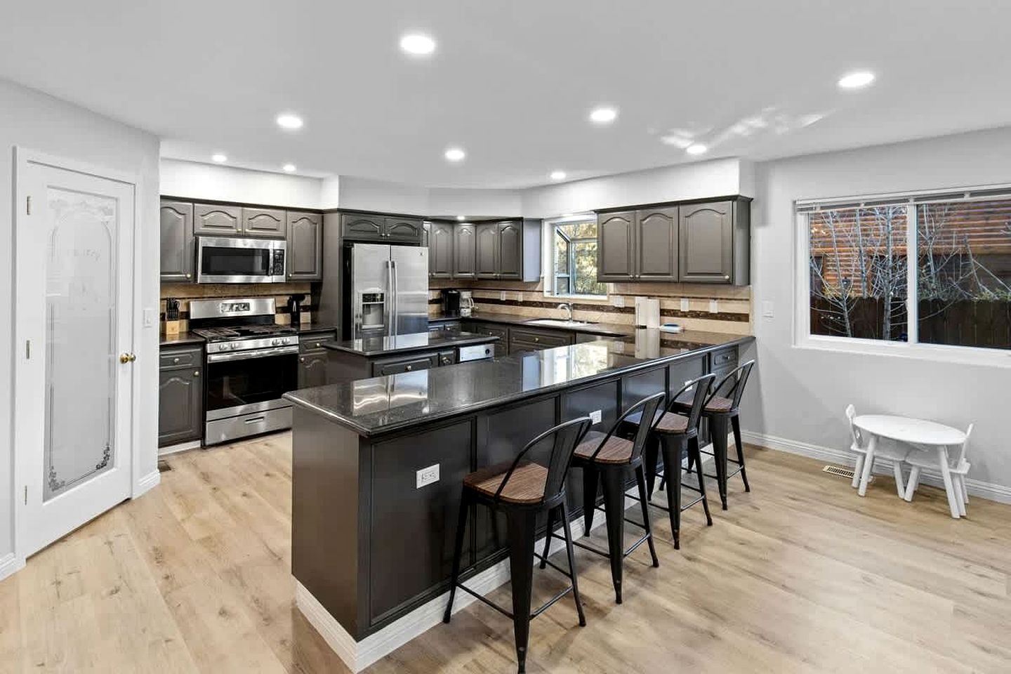 Spacious Mountain Cabin with Hot Tub, Sauna & Play Area Near Big Bear Lake, California