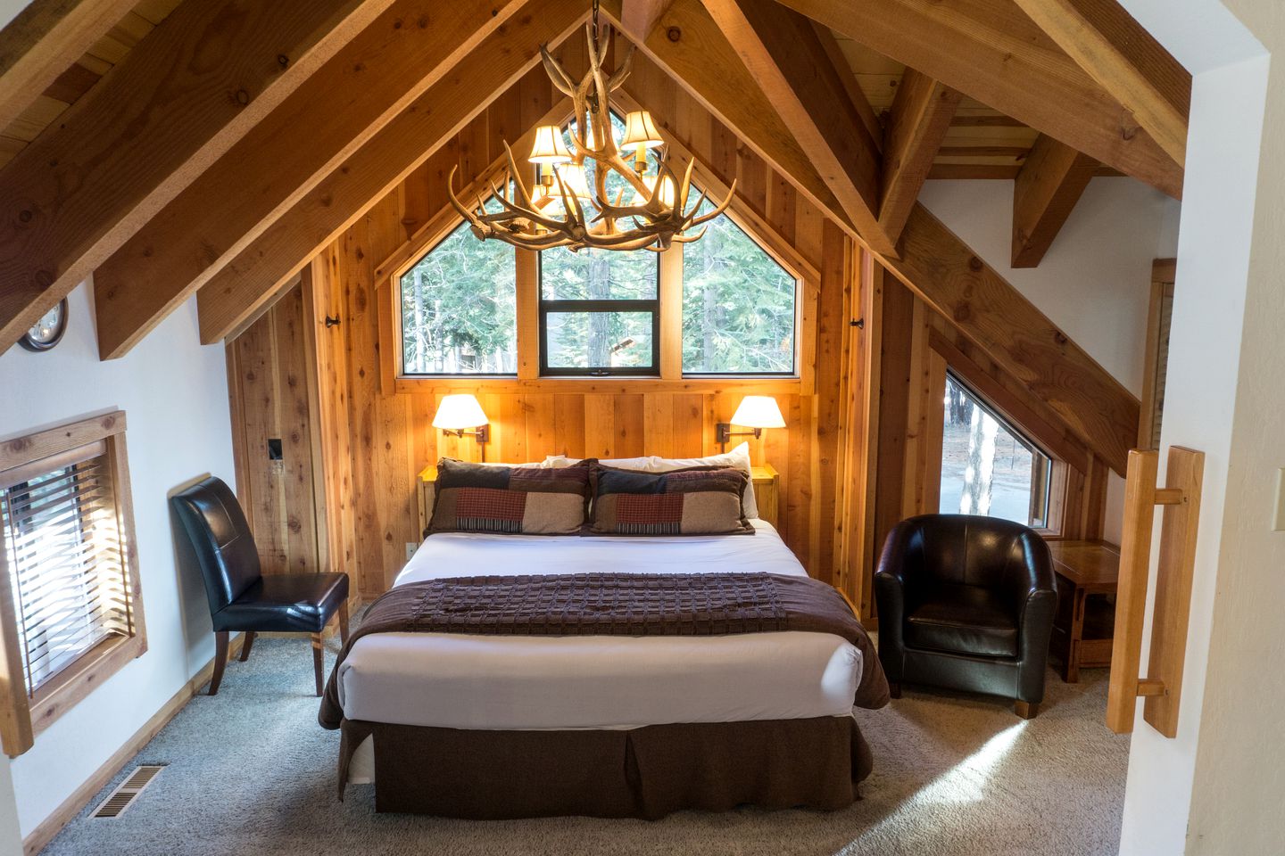 Stately Luxury Cabin Rental with a Fireplace near Northstar Resort, California