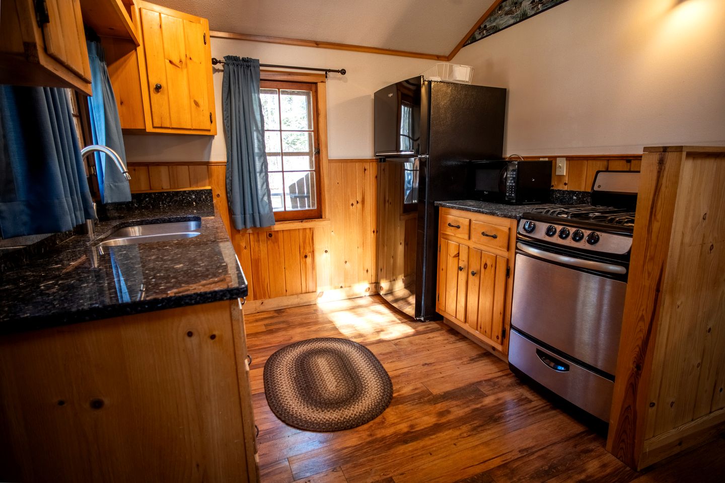 Spacious Northwoods Cabin with Vaulted Ceilings & Stone Fireplace Near Babbitt, Minnesota