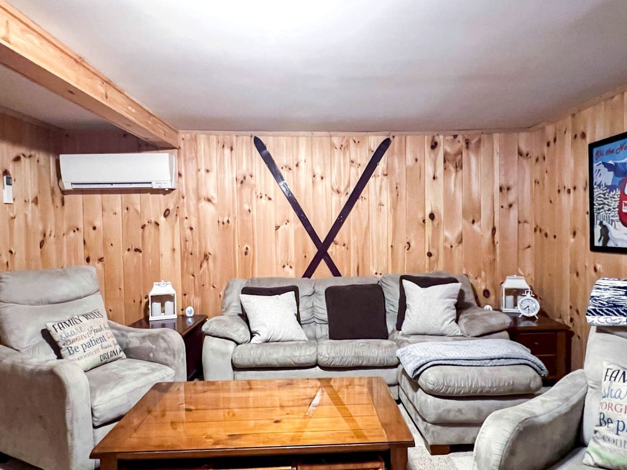 Spacious Pet-Friendly Cabin in North Conway, New Hampshire