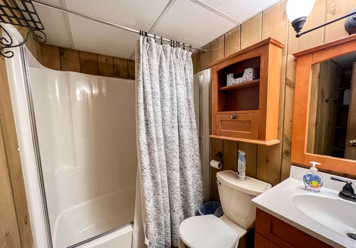 Spacious Pet-Friendly Cabin in North Conway, New Hampshire