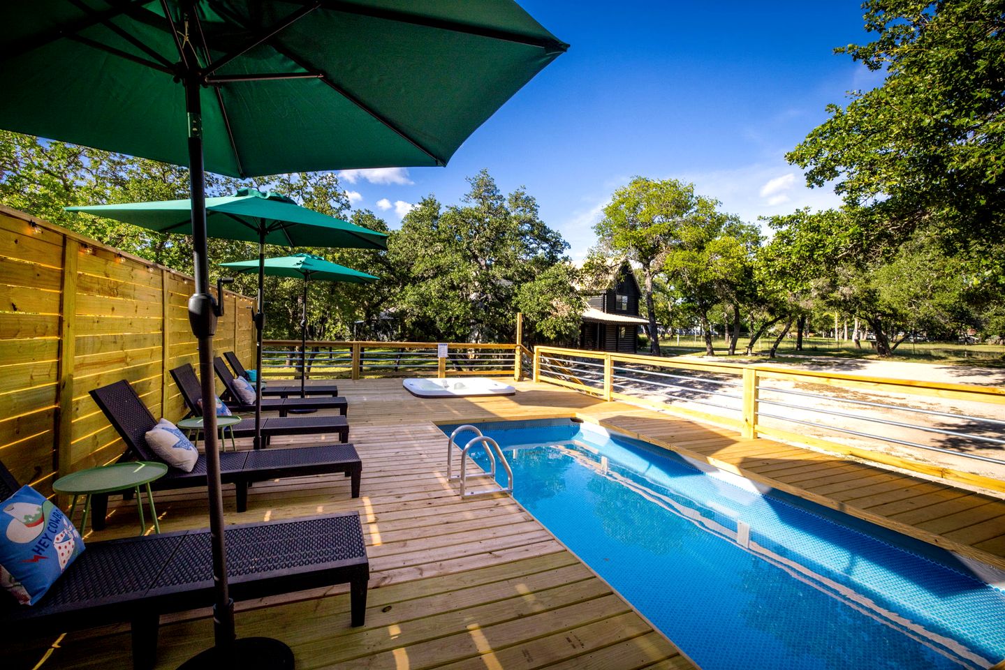 Spacious and Pet Friendly Log Cabin for Sixteen Guests in Fredericksburg, Texas