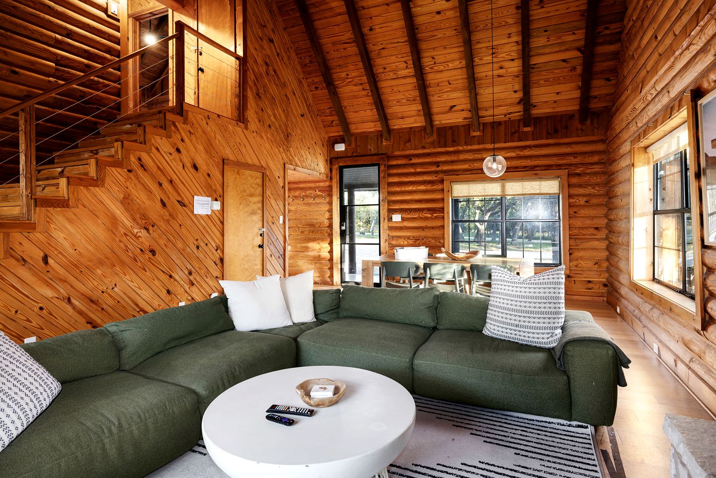 Spacious and Pet Friendly Log Cabin for Sixteen Guests in Fredericksburg, Texas