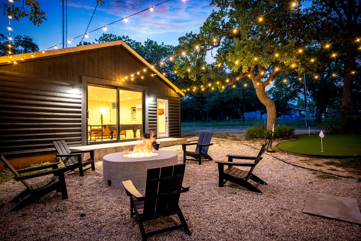 Spacious and Pet Friendly Log Cabin for Sixteen Guests in Fredericksburg, Texas