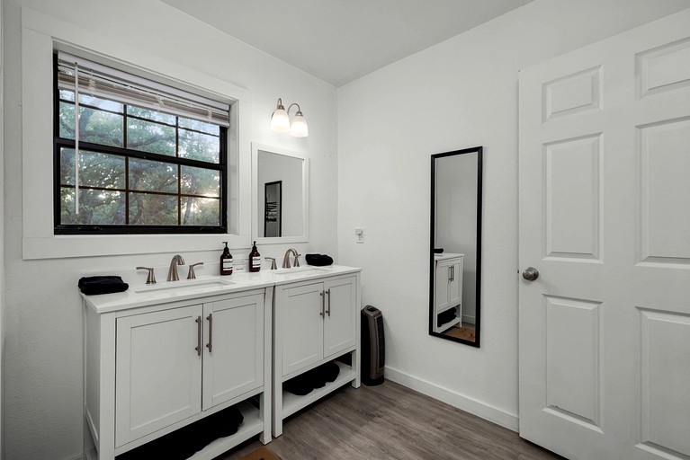 Log Cabins (United States of America, Fredericksburg, Texas)