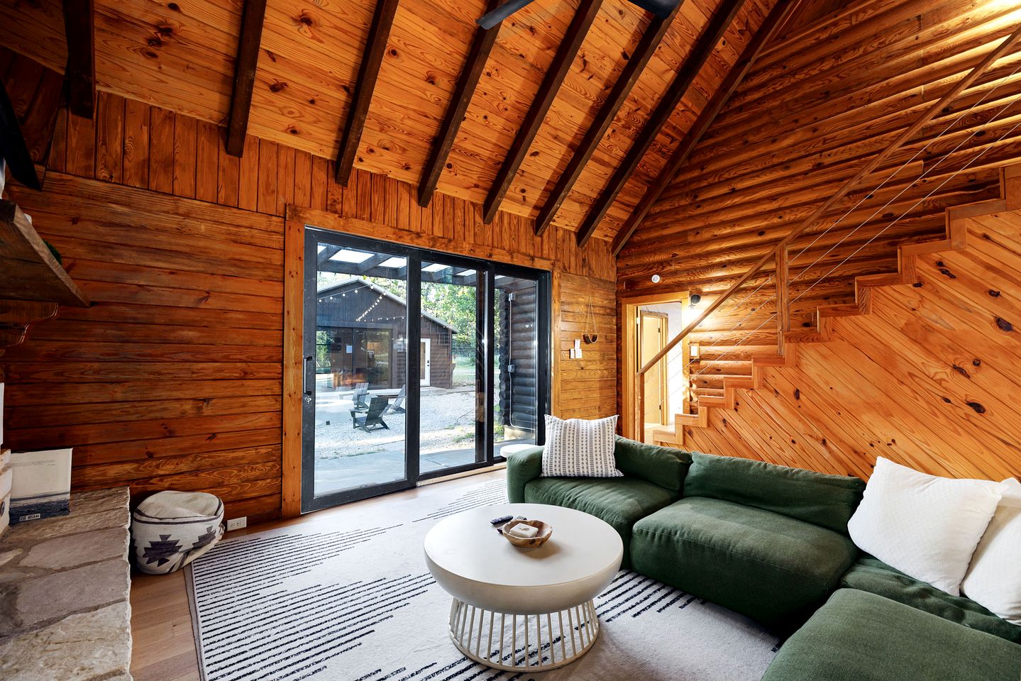 Spacious and Pet Friendly Log Cabin for Sixteen Guests in Fredericksburg, Texas