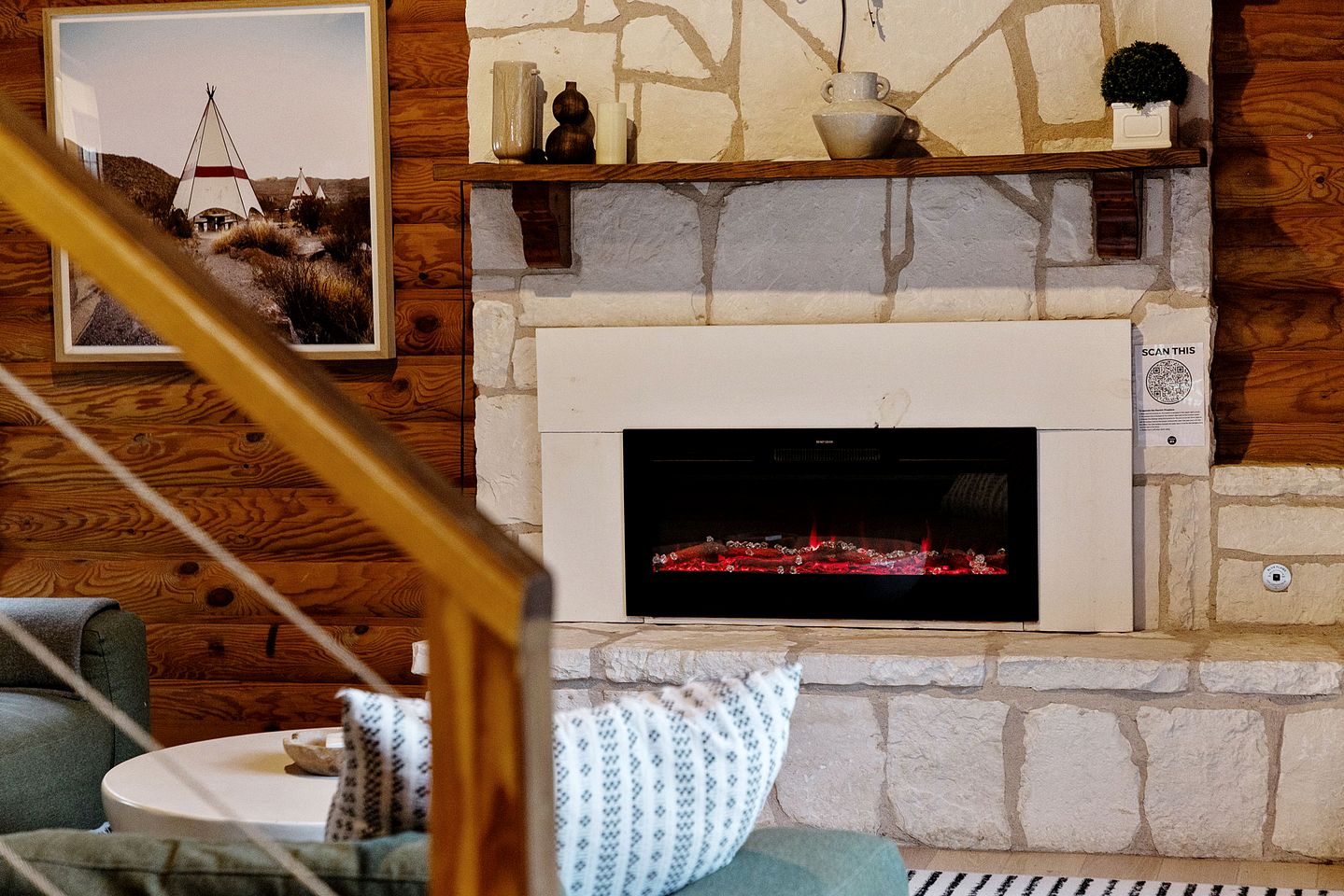 Spacious and Pet Friendly Log Cabin for Sixteen Guests in Fredericksburg, Texas