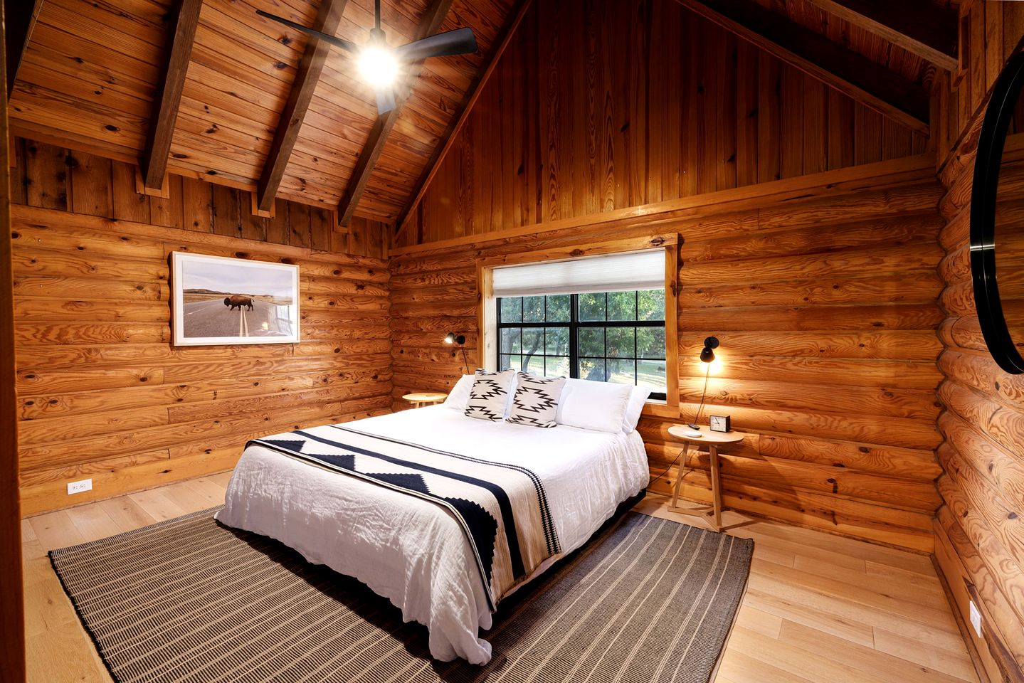 Spacious and Pet Friendly Log Cabin for Sixteen Guests in Fredericksburg, Texas