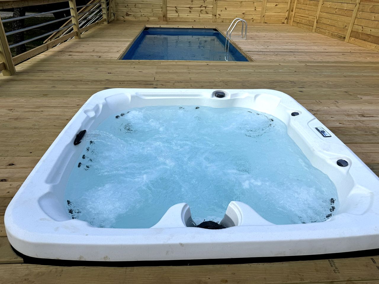 Spacious and Pet Friendly Log Cabin for Sixteen Guests in Fredericksburg, Texas