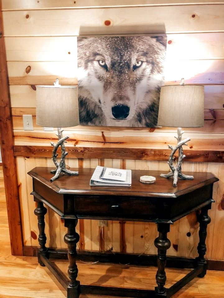 Spacious and Pet Friendly Rustic Lodge, Perfect for a Family Getaway to Broken Bow, OK