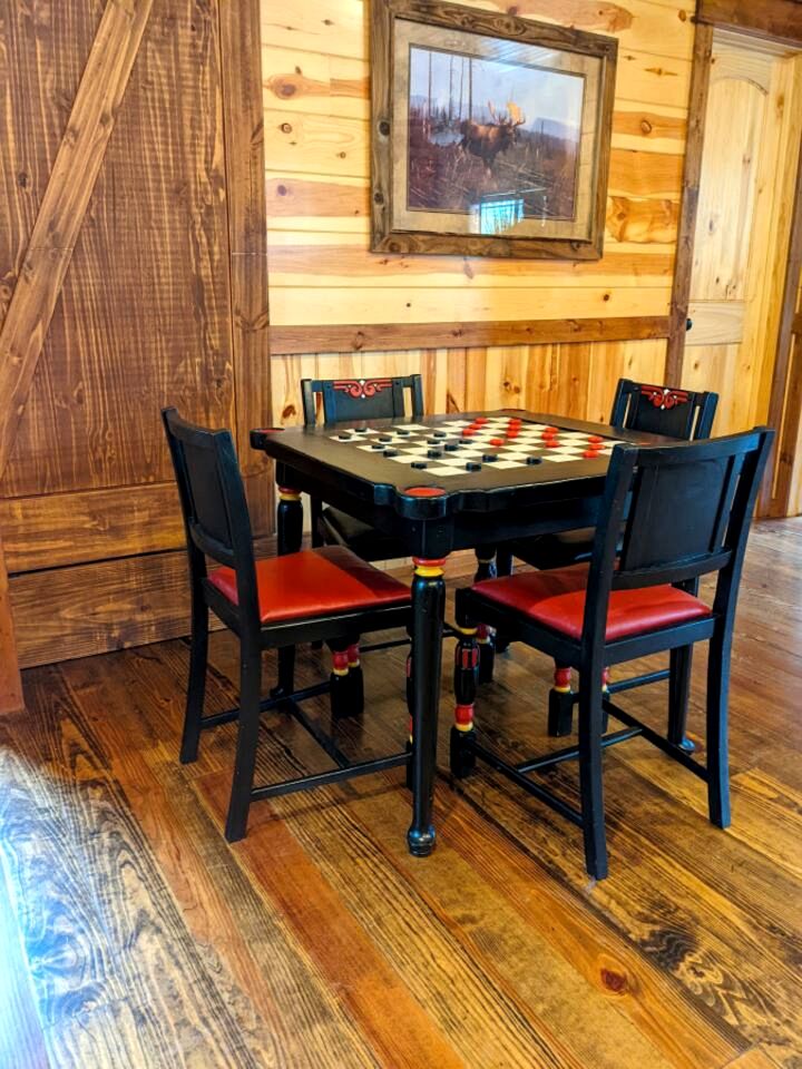 Spacious and Pet Friendly Rustic Lodge, Perfect for a Family Getaway to Broken Bow, OK