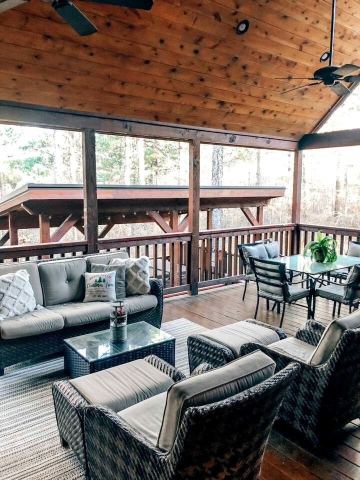 Spacious and Pet Friendly Rustic Lodge, Perfect for a Family Getaway to Broken Bow, OK