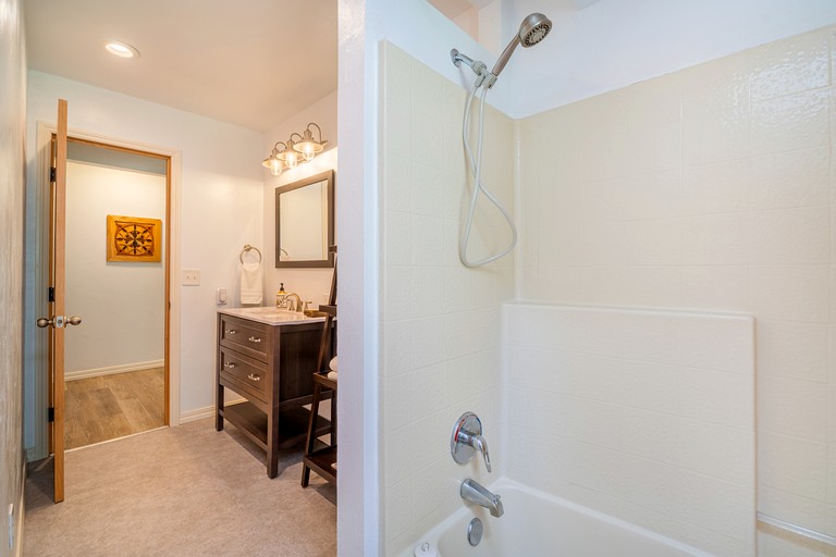 Cabins (United States of America, Big Flat, California)