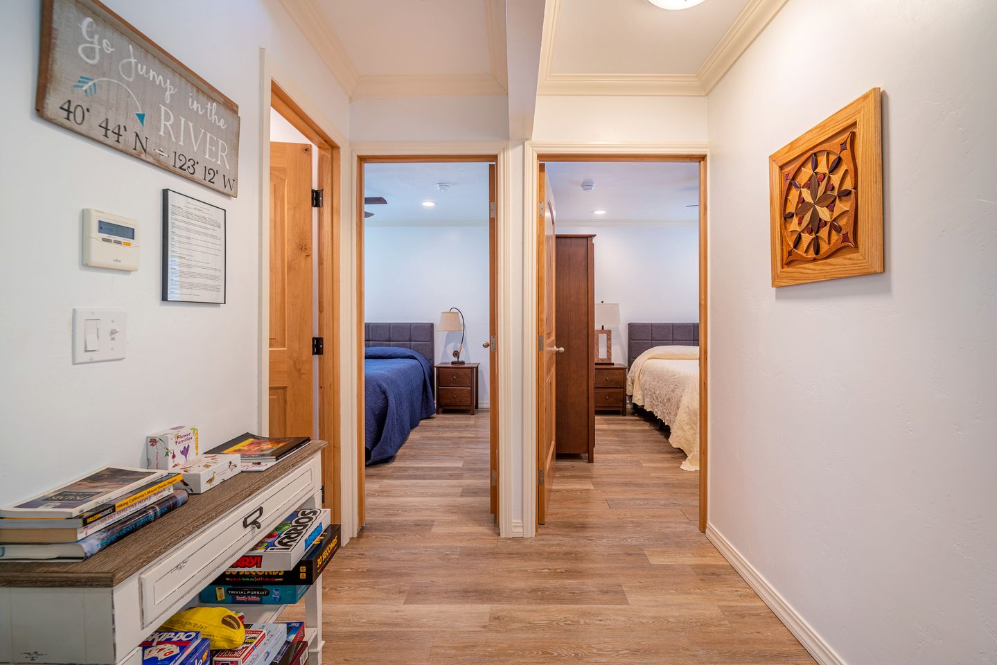 Spacious and Pet-Friendly Sunny Yellow Cabin for a Wonderful Escape by the Trinity River in California